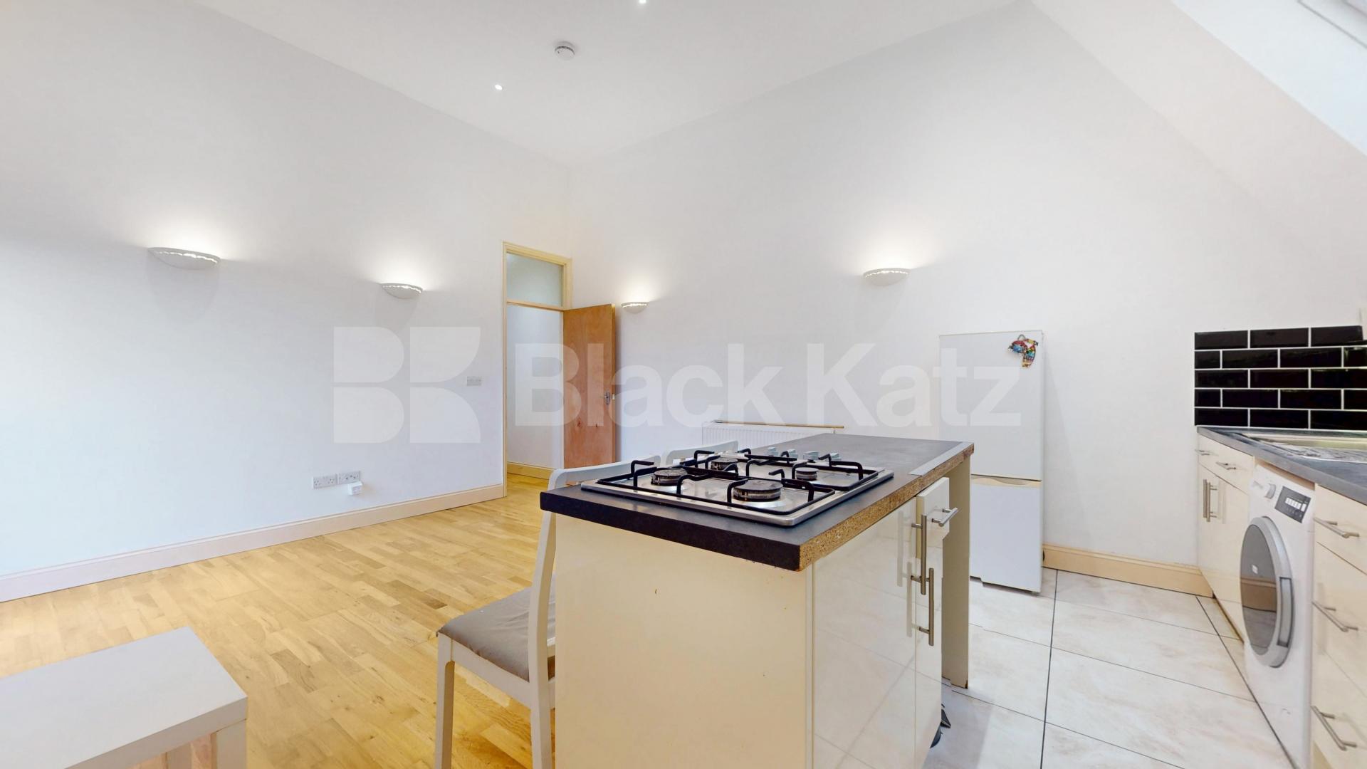 Modern & Spacious 1 bedroom property with communal Terrace Myddleton Road, Bounds Green